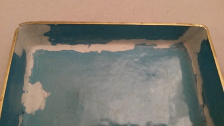 bouchage des fissures et endroits avec émail manquant avec pâte époxy blanche